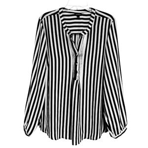 Torrid Black/White Long Sleeve Tunic Blouse in Size 2X